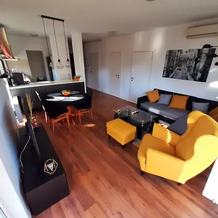 Apartman Eva *